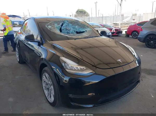 7SAYGDEE8NF403438 2022 TESLA MODEL Y - Image 1
