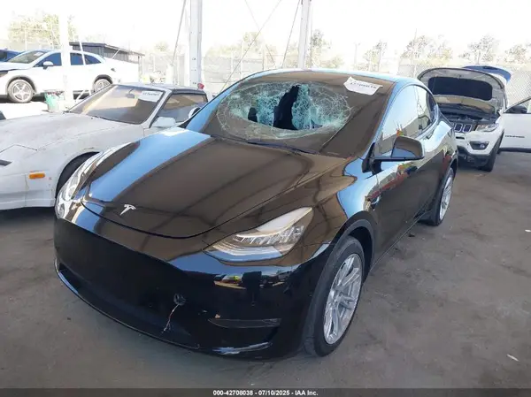 7SAYGDEE8NF403438 2022 TESLA MODEL Y - Image 2