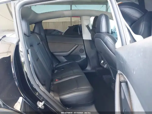 7SAYGDEE8NF403438 2022 TESLA MODEL Y - Image 8