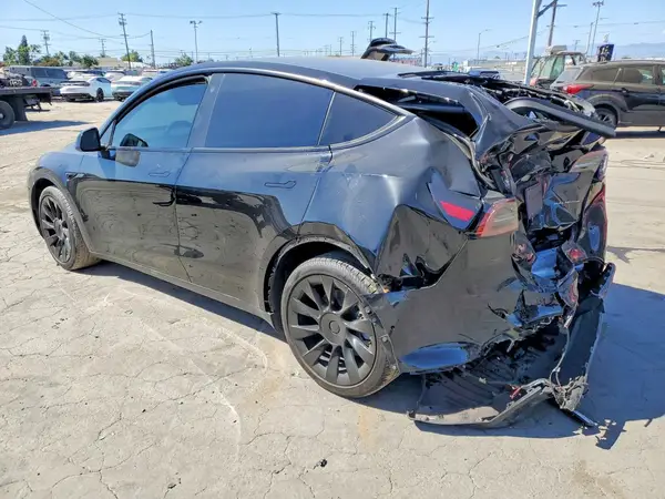 7SAYGDEE8NF410454 2022 TESLA MODEL Y - Image 2