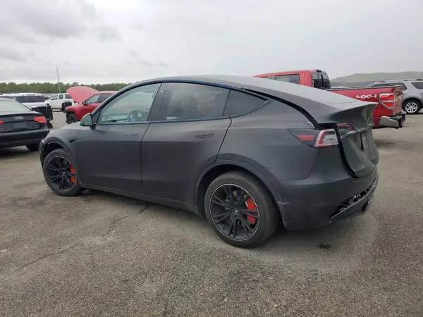 7SAYGDEE8NF417629 2022 TESLA MODEL Y - Image 2