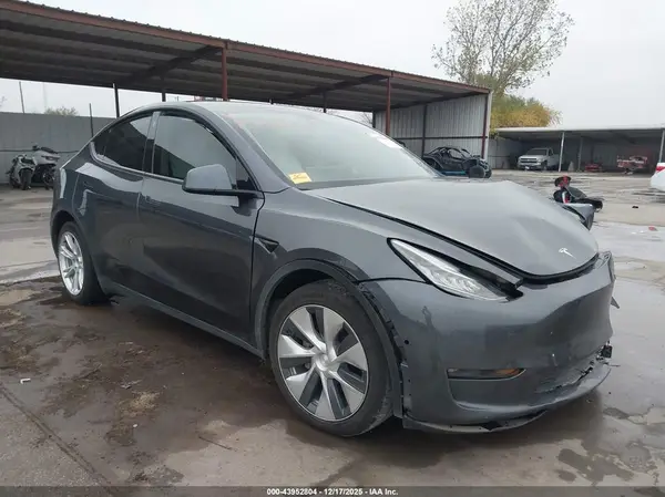 7SAYGDEE8NF417890 2022 TESLA MODEL Y - Image 1
