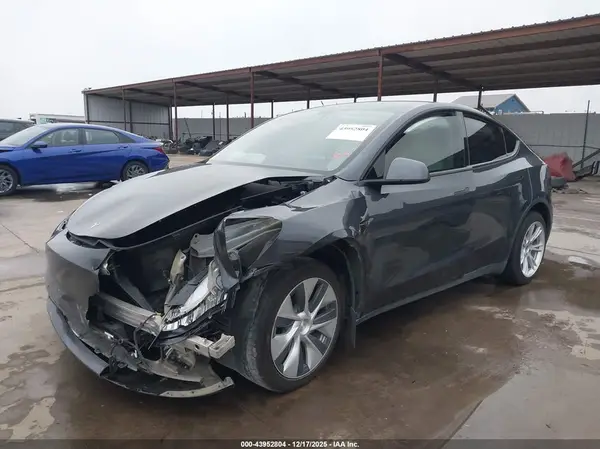 7SAYGDEE8NF417890 2022 TESLA MODEL Y - Image 2