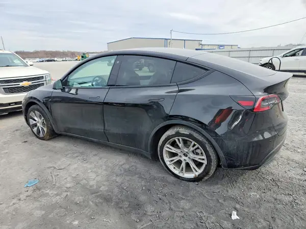 7SAYGDEE8NF418344 2022 TESLA MODEL Y - Image 2