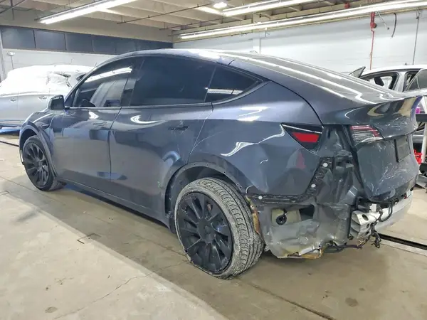 7SAYGDEE8NF420496 2022 TESLA MODEL Y - Image 2