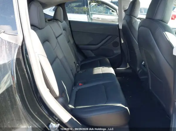 7SAYGDEE8NF421664 2022 TESLA MODEL Y - Image 8