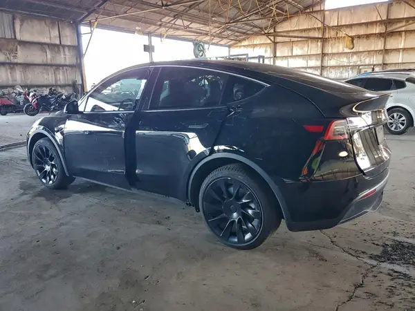 7SAYGDEE8NF424676 2022 TESLA MODEL Y - Image 2