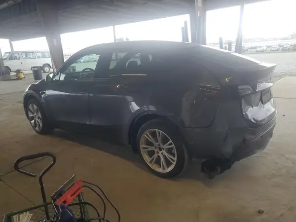 7SAYGDEE8NF427786 2022 TESLA MODEL Y - Image 2
