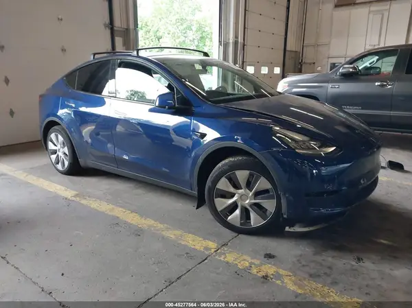 7SAYGDEE8NF428579 2022 TESLA MODEL Y - Image 1