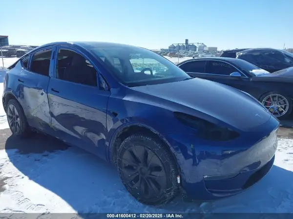 7SAYGDEE8NF429571 2022 TESLA MODEL Y - Image 1