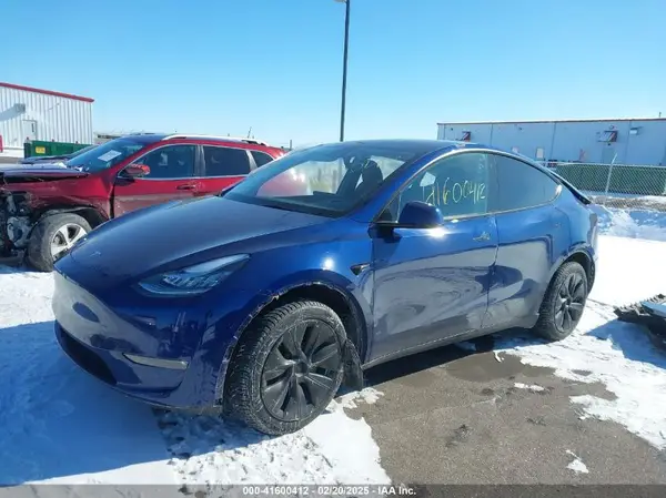 7SAYGDEE8NF429571 2022 TESLA MODEL Y - Image 2