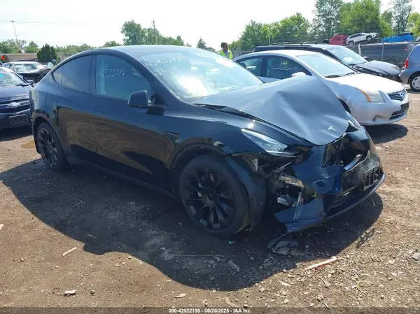 7SAYGDEE8NF434074 2022 TESLA MODEL Y - Image 1