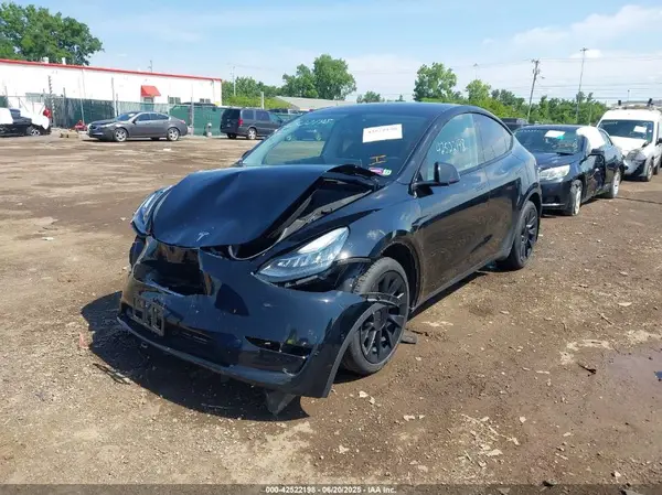 7SAYGDEE8NF434074 2022 TESLA MODEL Y - Image 2