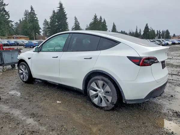 7SAYGDEE8NF434950 2022 TESLA MODEL Y - Image 2