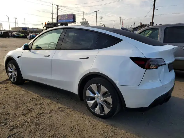 7SAYGDEE8NF435497 2022 TESLA MODEL Y - Image 2