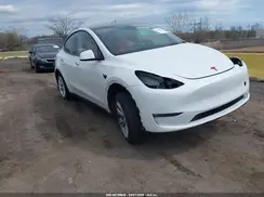 7SAYGDEE8NF436052 2022 TESLA MODEL Y