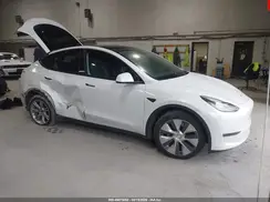 7SAYGDEE8NF438867 2022 TESLA MODEL Y