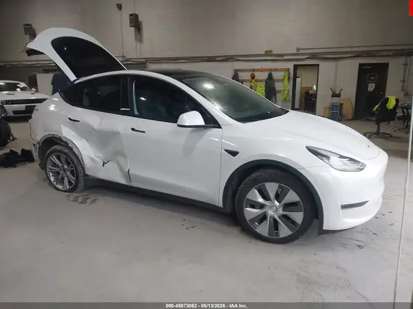7SAYGDEE8NF438867 2022 TESLA MODEL Y - Image 1