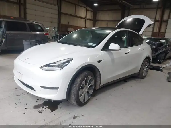 7SAYGDEE8NF438867 2022 TESLA MODEL Y - Image 2