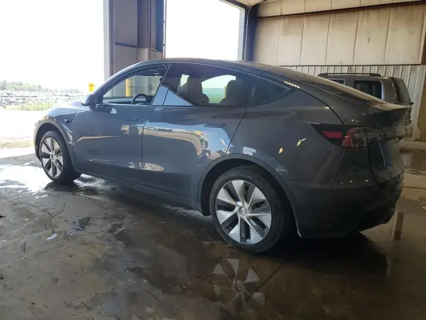 7SAYGDEE8NF440912 2022 TESLA MODEL Y - Image 2