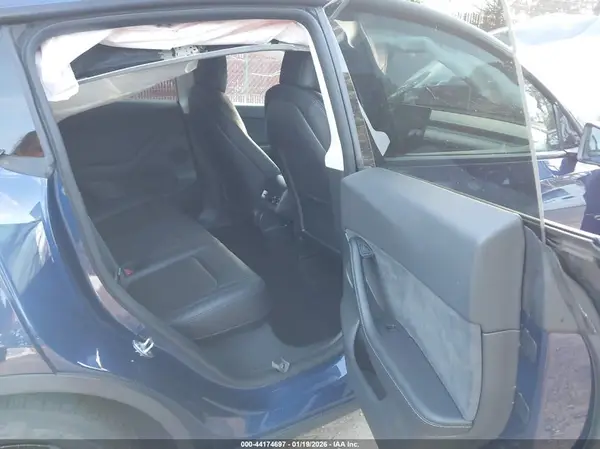 7SAYGDEE8NF441493 2022 TESLA MODEL Y - Image 8