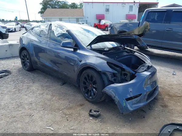 7SAYGDEE8NF443194 2022 TESLA MODEL Y - Image 1