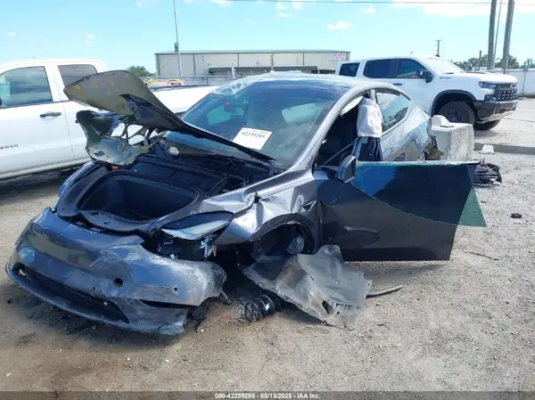 7SAYGDEE8NF443194 2022 TESLA MODEL Y - Image 2