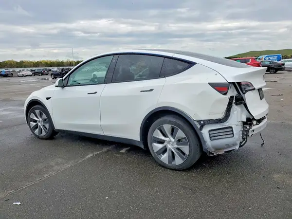 7SAYGDEE8NF444622 2022 TESLA MODEL Y - Image 2
