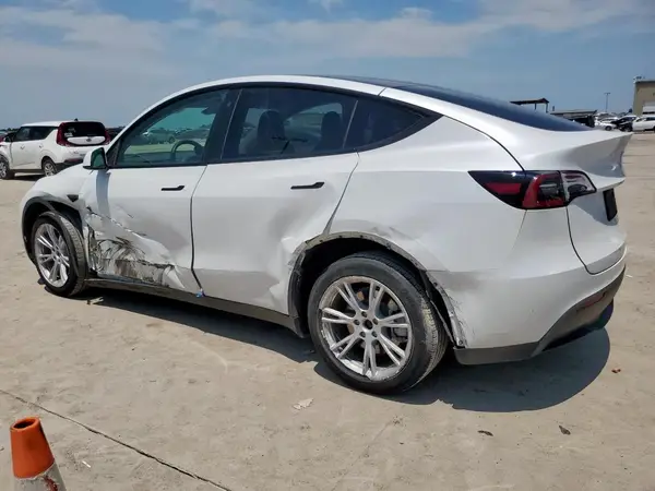7SAYGDEE8NF445298 2022 TESLA MODEL Y - Image 2