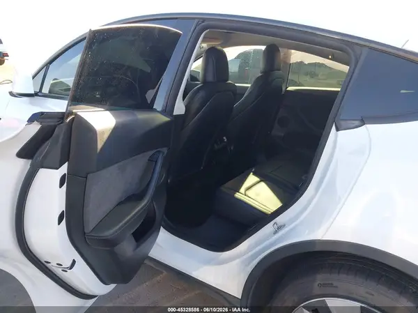 7SAYGDEE8NF449299 2022 TESLA MODEL Y - Image 8