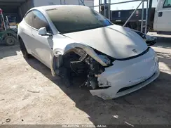 7SAYGDEE8NF450405 2022 TESLA MODEL Y