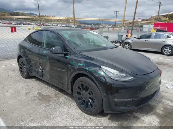 7SAYGDEE8NF455720 2022 TESLA MODEL Y - Image 1