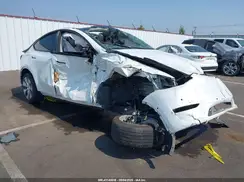 7SAYGDEE8NF459833 2022 TESLA MODEL Y