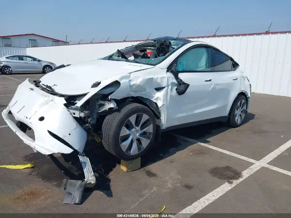 7SAYGDEE8NF459833 2022 TESLA MODEL Y - Image 2
