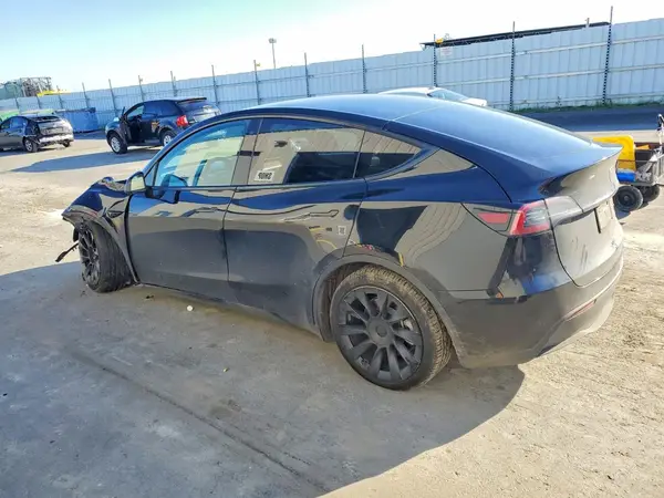 7SAYGDEE8NF480018 2022 TESLA MODEL Y - Image 2