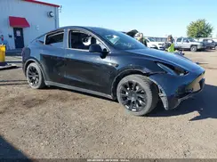 7SAYGDEE8NF480200 2022 TESLA MODEL Y