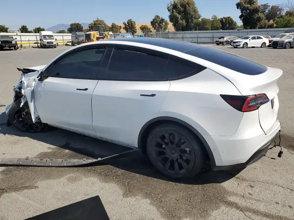 7SAYGDEE8NF480763 2022 TESLA MODEL Y - Image 2