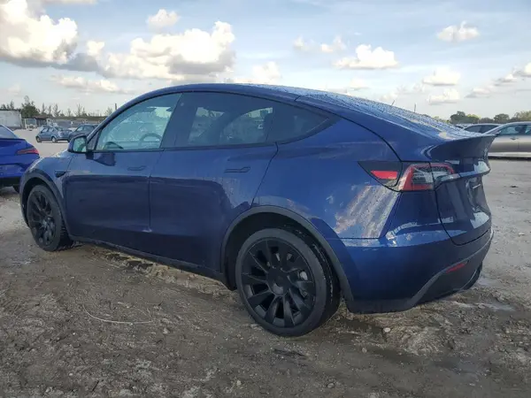 7SAYGDEE8NF481038 2022 TESLA MODEL Y - Image 2