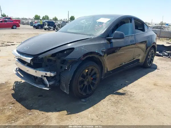 7SAYGDEE8NF481749 2022 TESLA MODEL Y - Image 2