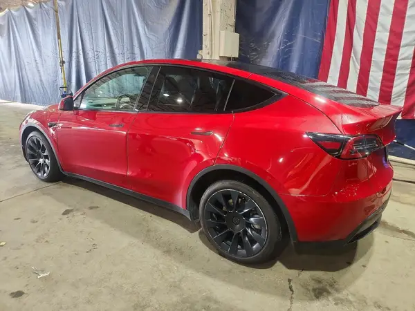 7SAYGDEE8NF481850 2022 TESLA MODEL Y - Image 2