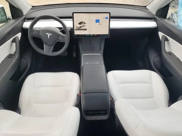 7SAYGDEE8NF485932 2022 TESLA MODEL Y - Image 8
