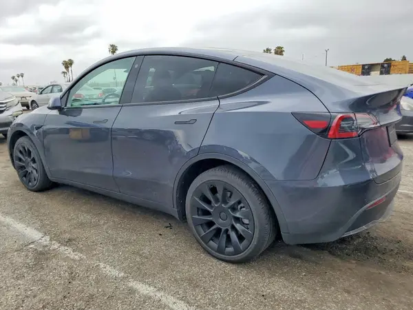 7SAYGDEE8NF508156 2022 TESLA MODEL Y - Image 2
