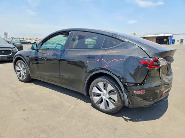 7SAYGDEE8NF511378 2022 TESLA MODEL Y - Image 2