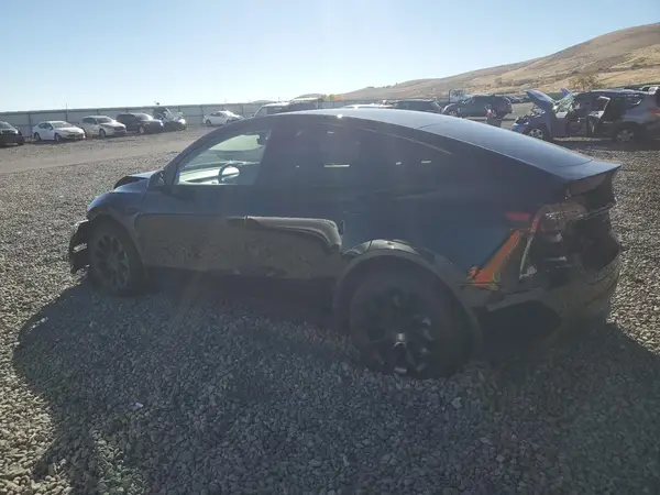 7SAYGDEE8NF513812 2022 TESLA MODEL Y - Image 2