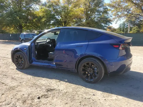 7SAYGDEE8NF514801 2022 TESLA MODEL Y - Image 2