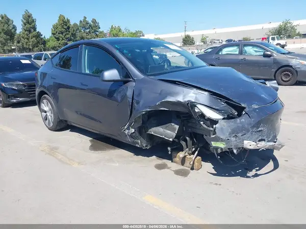 7SAYGDEE8NF542260 2022 TESLA MODEL Y - Image 1