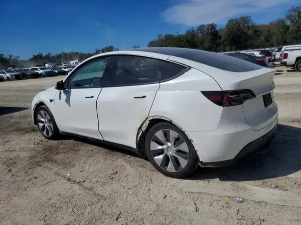 7SAYGDEE8NF547247 2022 TESLA MODEL Y - Image 2