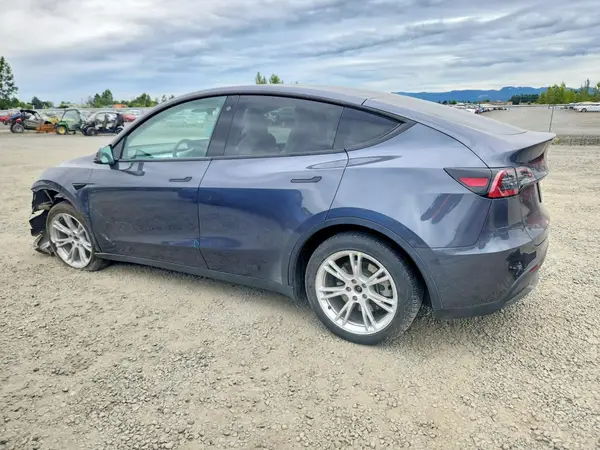 7SAYGDEE8NF549306 2022 TESLA MODEL Y - Image 2