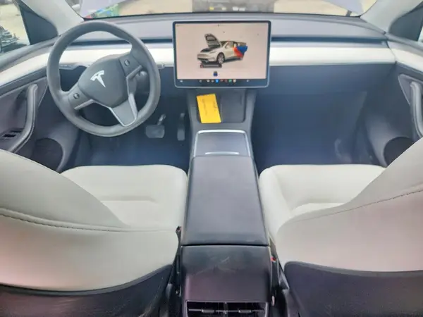 7SAYGDEE8NF549306 2022 TESLA MODEL Y - Image 8