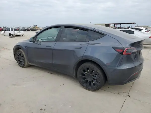 7SAYGDEE8NF549676 2022 TESLA MODEL Y - Image 2